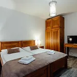 Mikulášska 3*