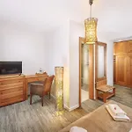 Mikulášska Szálloda 3*
